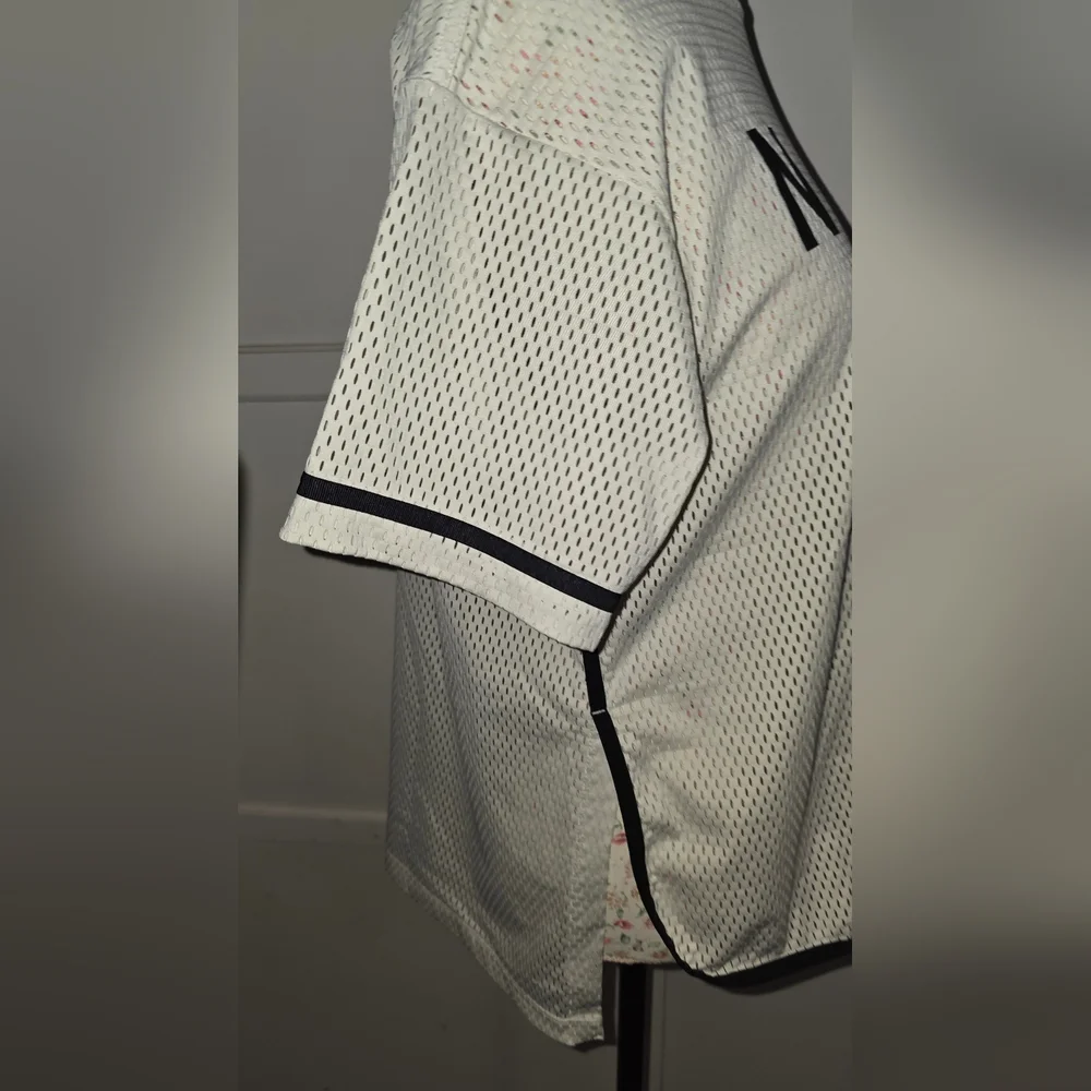 Nike White Boxy Short Sleeve T-Shirt SIZE MEDIUM - Picture 3 of 7